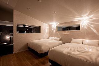 2.5階寝室(ワイドダブルベッド2台)