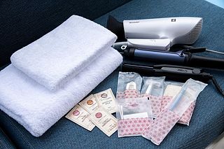 【アメニティ】歯ブラシ・紙コップ・ヘアブラシ・カミソリ・ボディタオル・コットン/綿棒