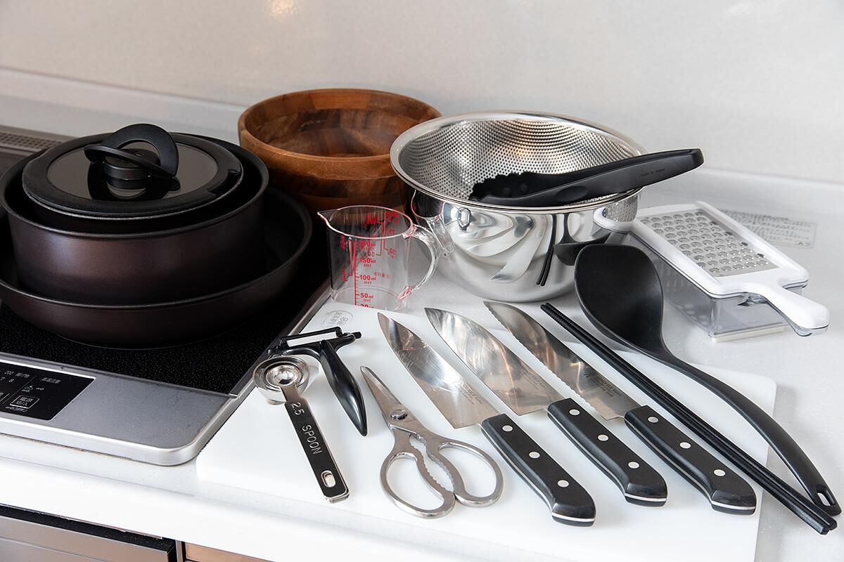 【キッチングッズ】調理器具や包丁もフル装備で安心