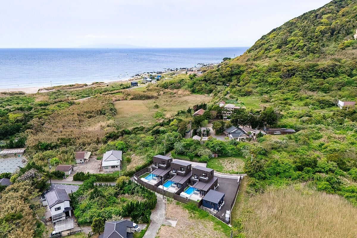 【外観（ドローン】海と山に囲まれた贅沢なひとときを