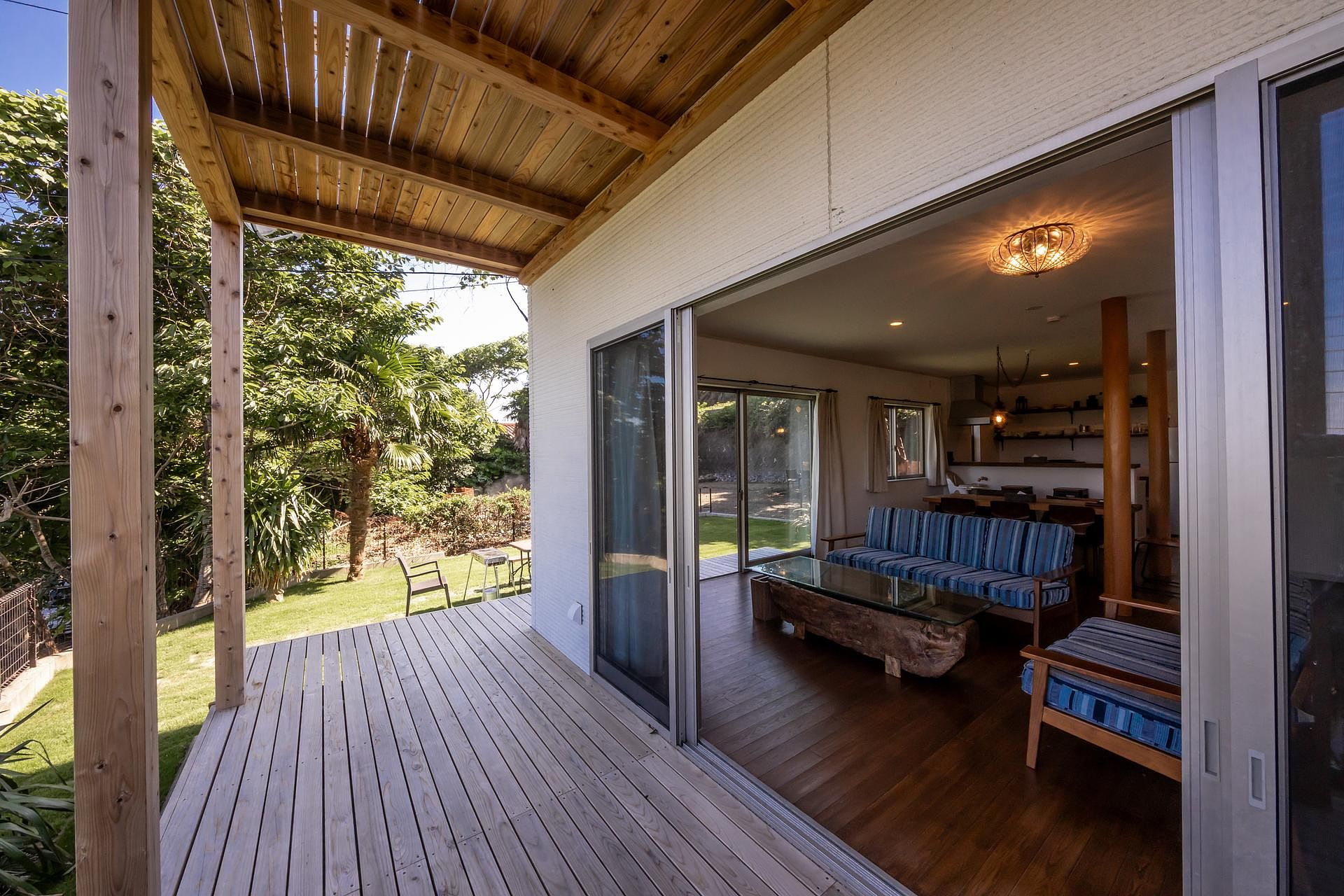 ウッドデッキにはハンモックで自然満喫できます