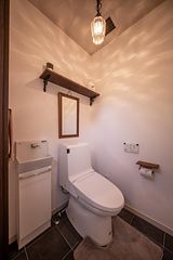 シャワートイレは1階と2階に完備