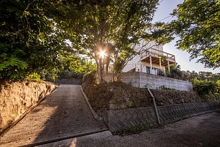 入口のスロープを越えたら贅沢な自然を満喫できます