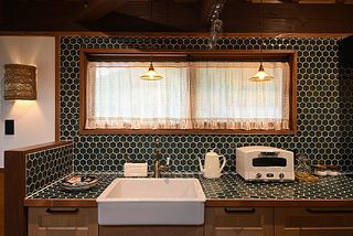 料理がしたくなるかわいいタイルキッチン。