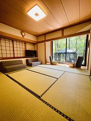 畳の香りに包まれた和室