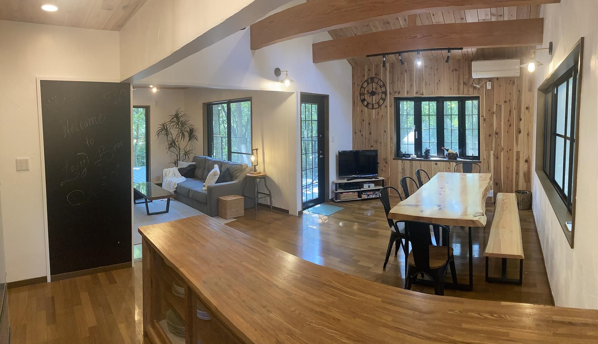 繋がったリビングとダイニング