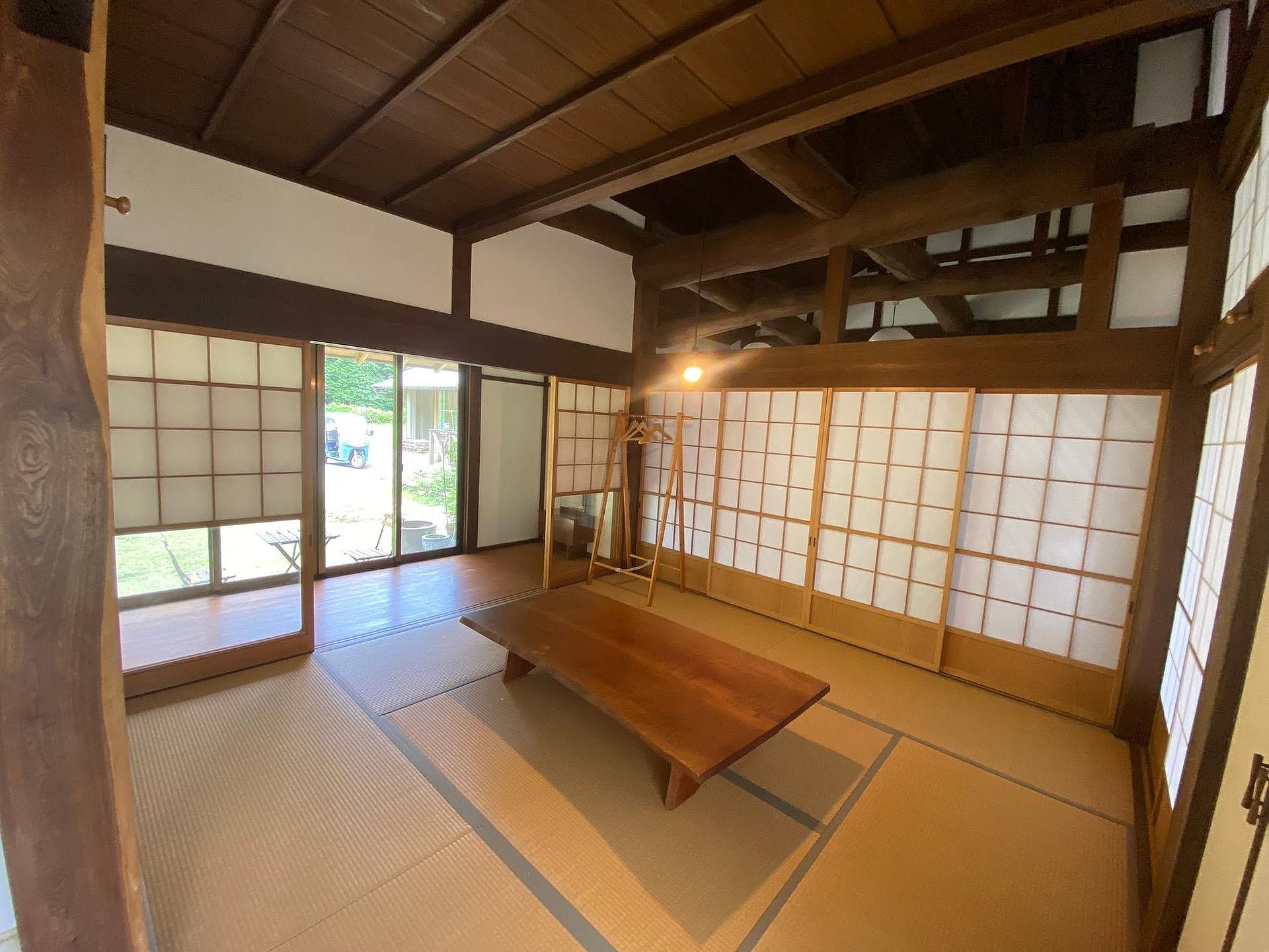 母屋の寝室は障子で囲まれた畳部屋