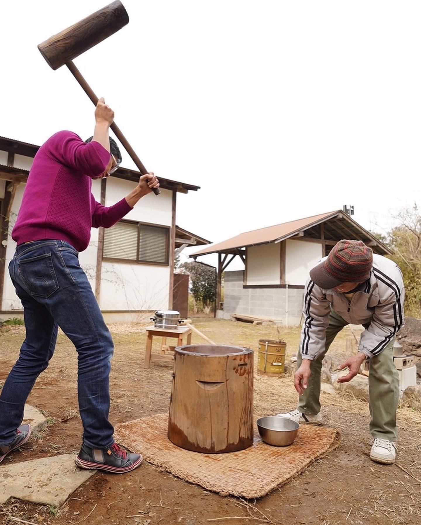 秋～春にかけては餅つき体験も可能（有料）