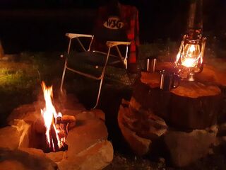 焚き火を見ながら 夜はまったりと … 。