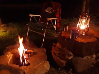 焚き火を見ながら 夜はまったりと … 。