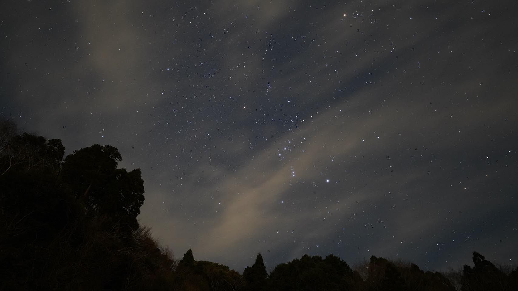 月のない晴れた空は絶好の星見日和