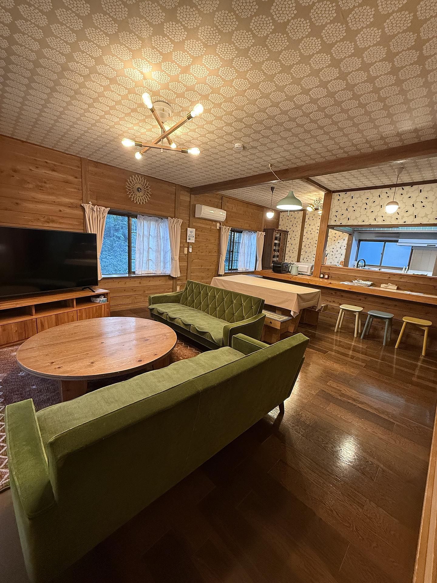 北欧柄で統一された約20畳の広々リビング