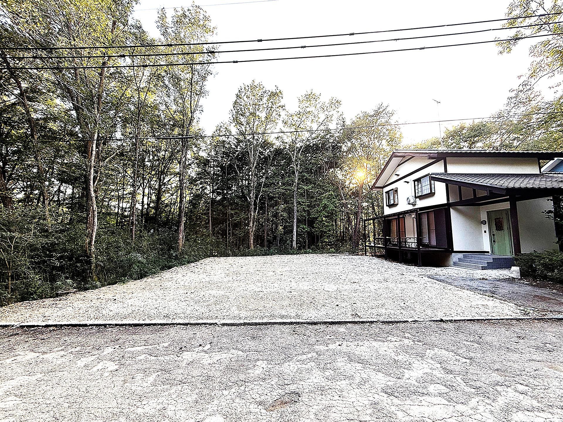 約80坪の広々駐車場完備。手持ち花火もOKです