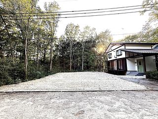 約80坪の広々駐車場完備。手持ち花火もOKです