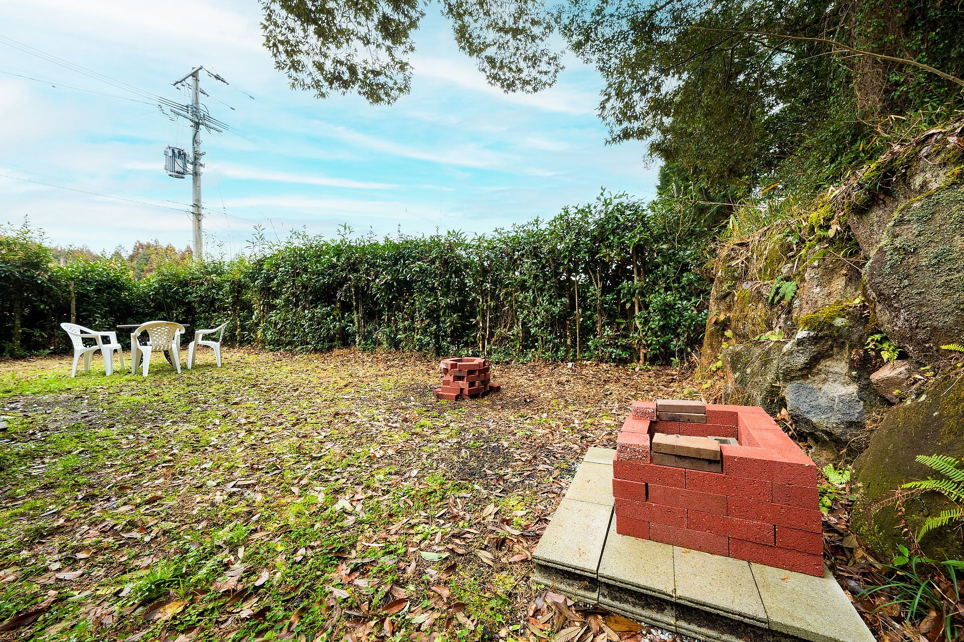 広い庭で手持ち花火や焚火なども楽しめます。