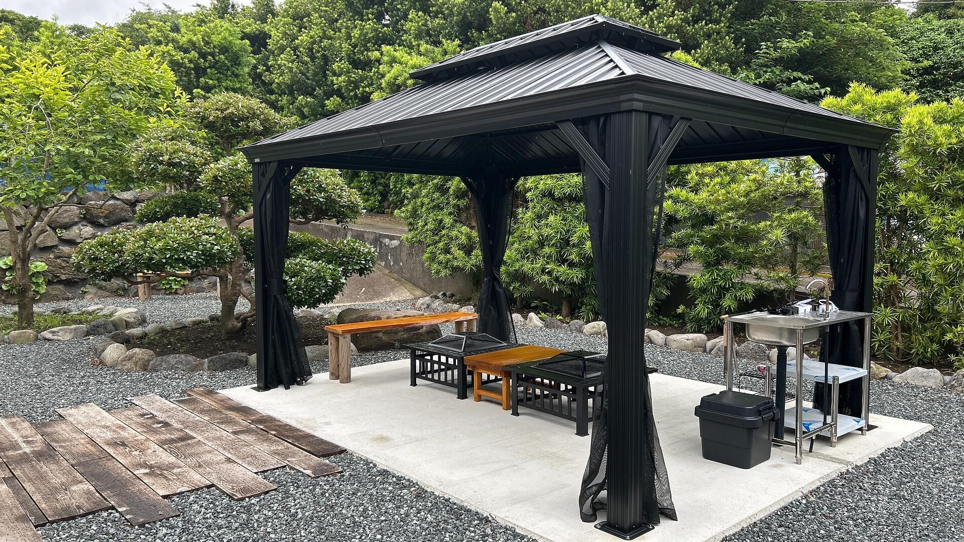 ガゼボ(屋外BBQ場)