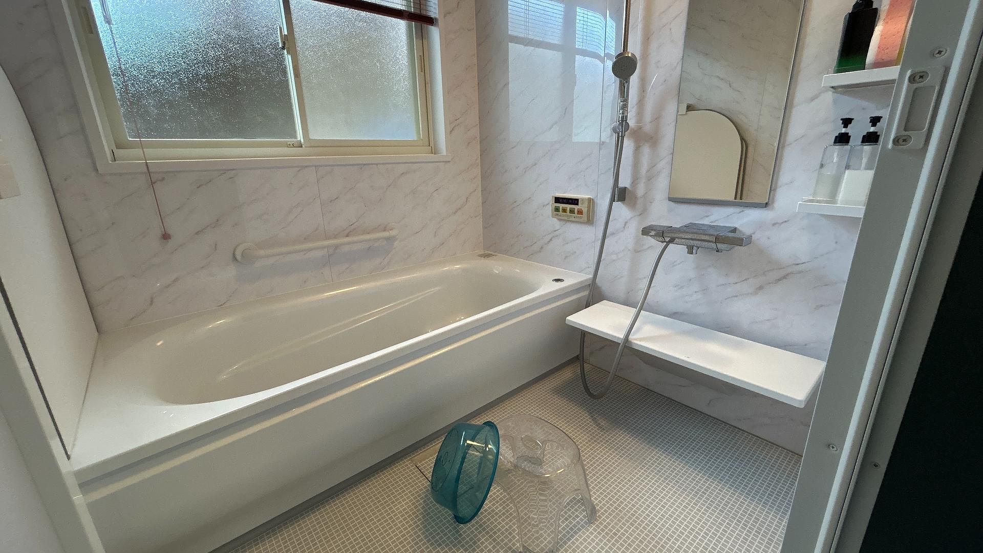 広々とした浴室