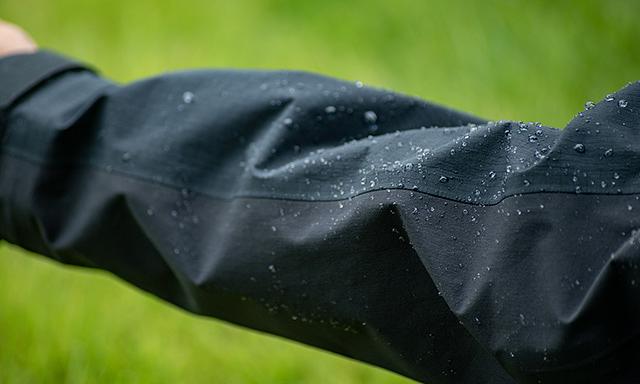 冬山登山に適した服装とレイヤリング