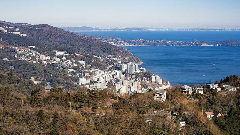 静岡県の熱海温泉で絶景と海鮮グルメを楽しもう!