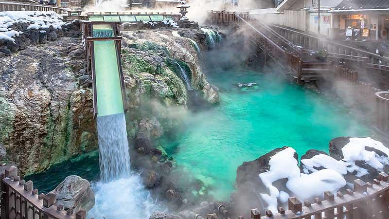 群馬県の草津温泉で食べ歩き