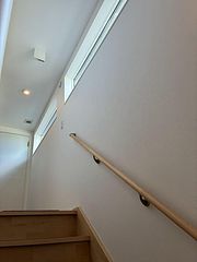 白い壁と柔らかな光
