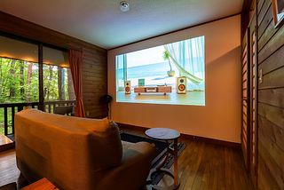 4Kプロジェクターでプライベートシアターとしてお楽しみ下さい。