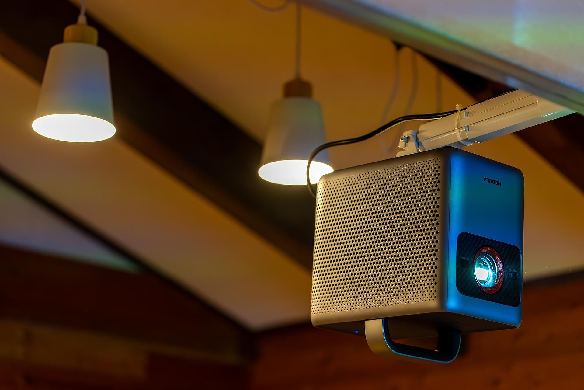 プロジェクター