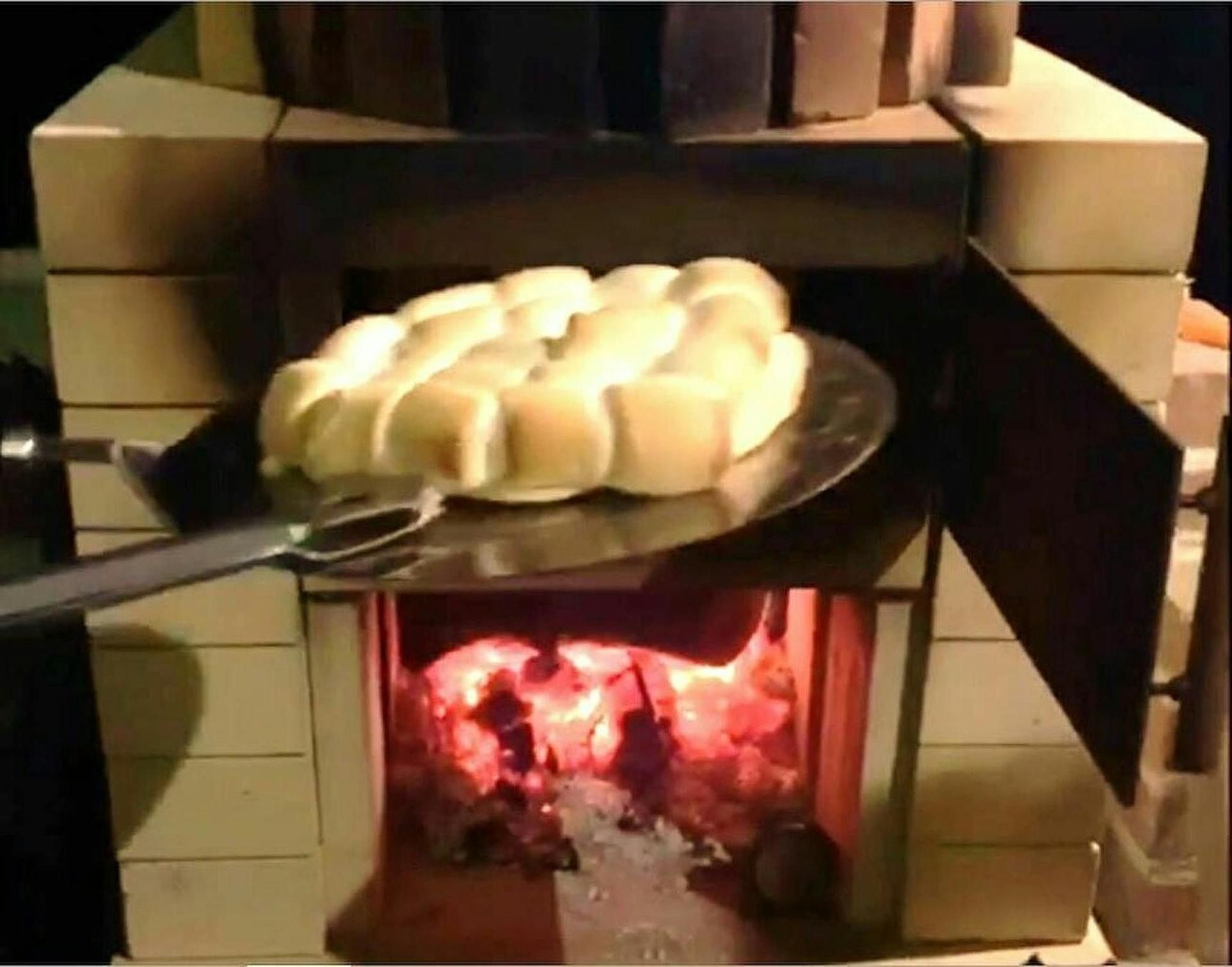 調理例：ピザ生地にマシュマロをトッピング（コーヒータイムのホットデザートに）