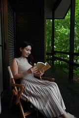 ウッドデッキで読書