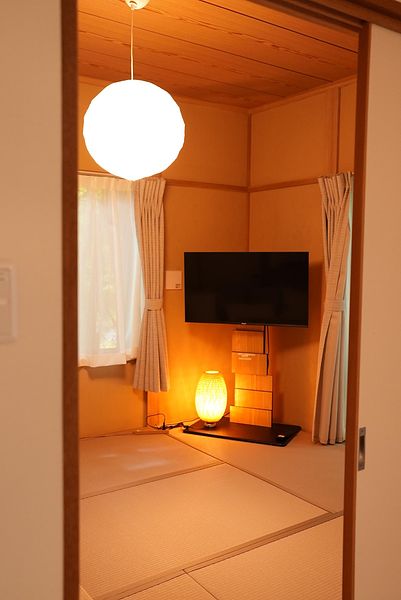 夜はまったりと映画を。雨の日でも安心