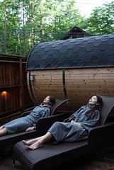 誰にも見られず、森の中で整う