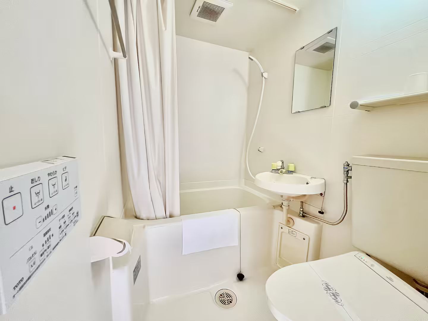 各部屋にバストイレ付き