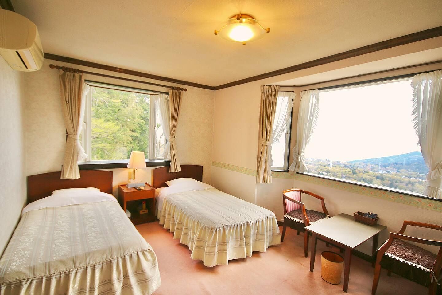 洋室6室あり、各部屋にバス·トイレつき