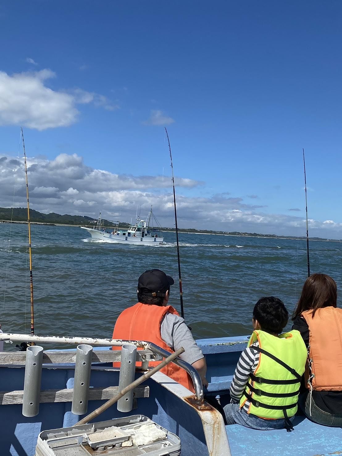 大原漁港の港の朝市で、釣り船乗船体験をしませんか？大人 1500円子供（中学生以下）1000円