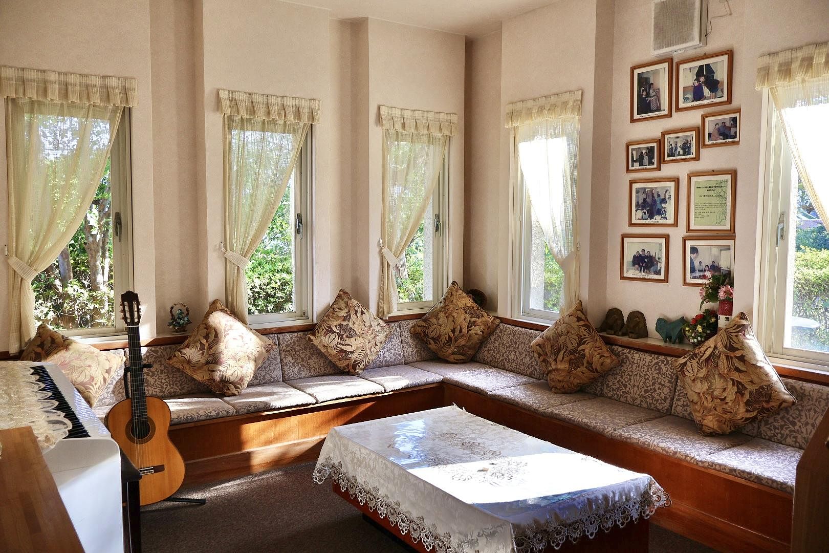 ラウンジ・絵本・楽器を自由に試奏