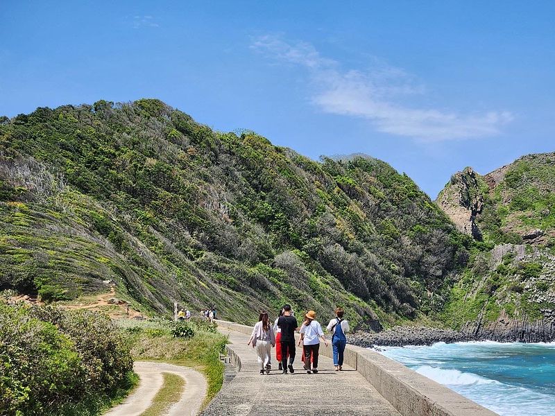 芥屋大門に向かって