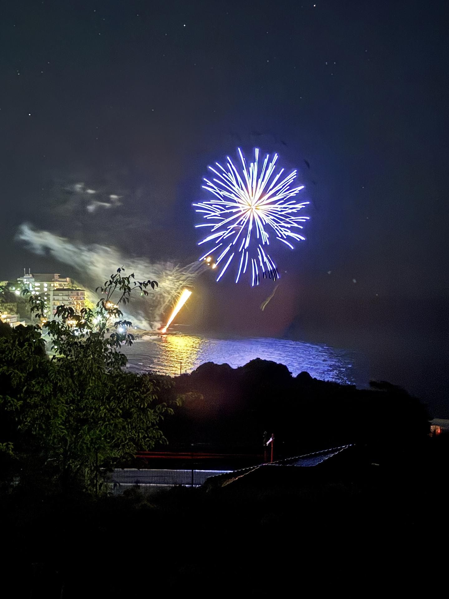 宿のすぐ前は花火スポット