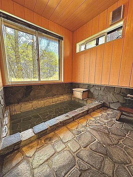 草津温泉の源泉かけ流しが楽しめる