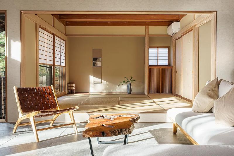 奥には和室の小上がり