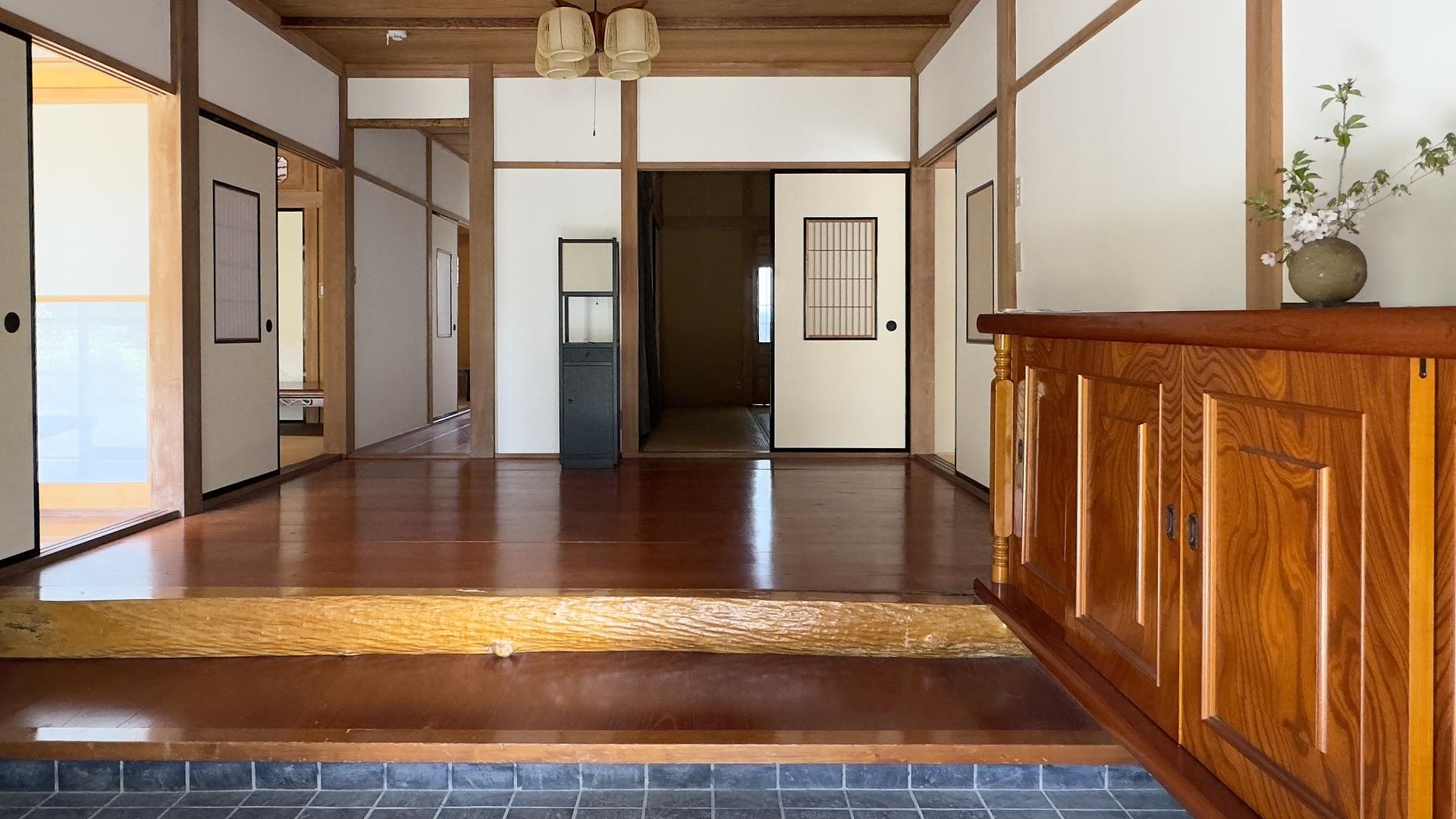 玄関ホールです。広々としております。