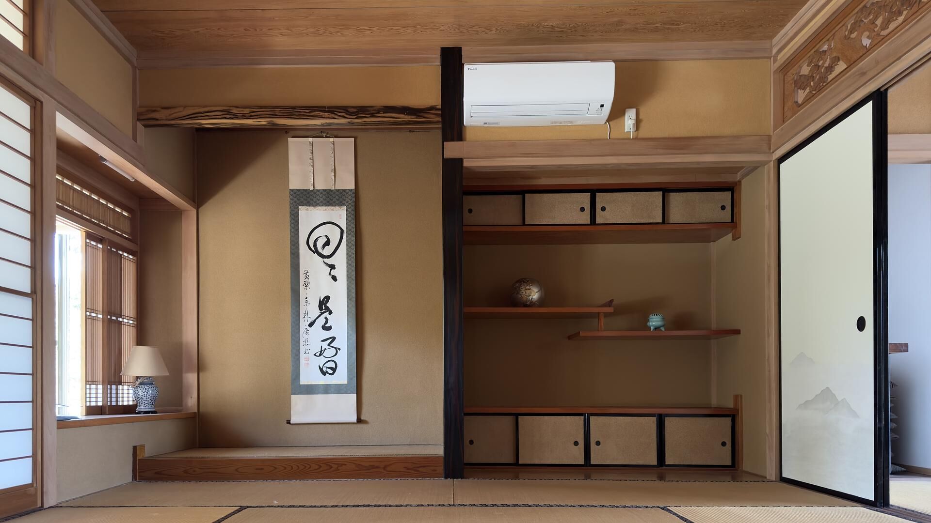 10畳のお部屋が3室、6畳の和室が1室あります。このお部屋のみ、床の間があります。