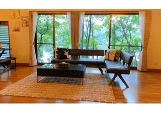 湖と木々の緑を眺めながらお寛ぎください♪