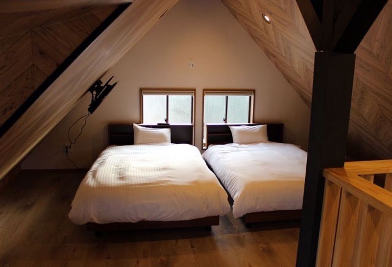 セミダブルベッド2台