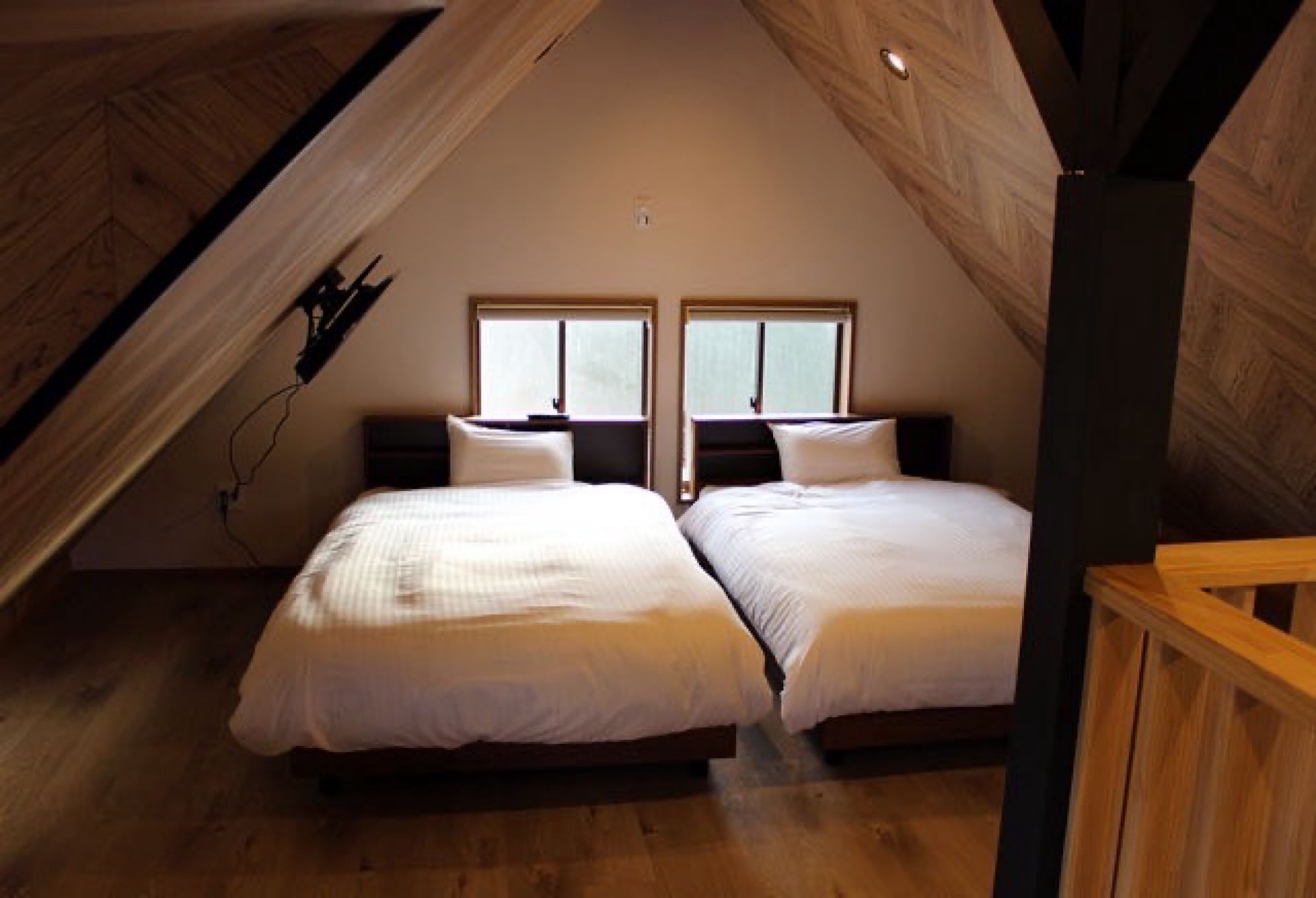 セミダブルベッド2台