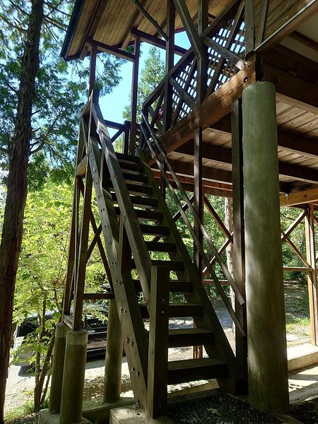 外階段からもウッドデッキに行くことが出来ます。