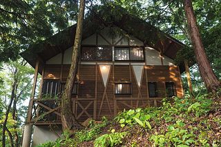 玄関前の外観 /ロッジの入り口