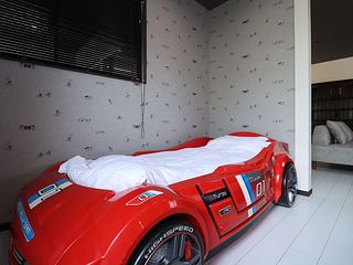 お子様限定スポーツカーのベッド