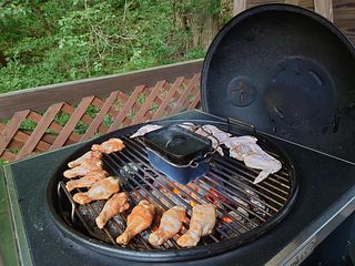 蓋付きグリルで本格的アメリカンバーベキューをお楽しみください！