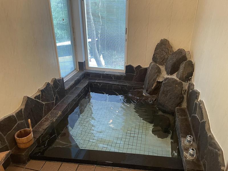 岩風呂天然温泉