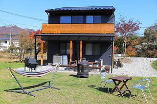 外観＆芝生のお庭